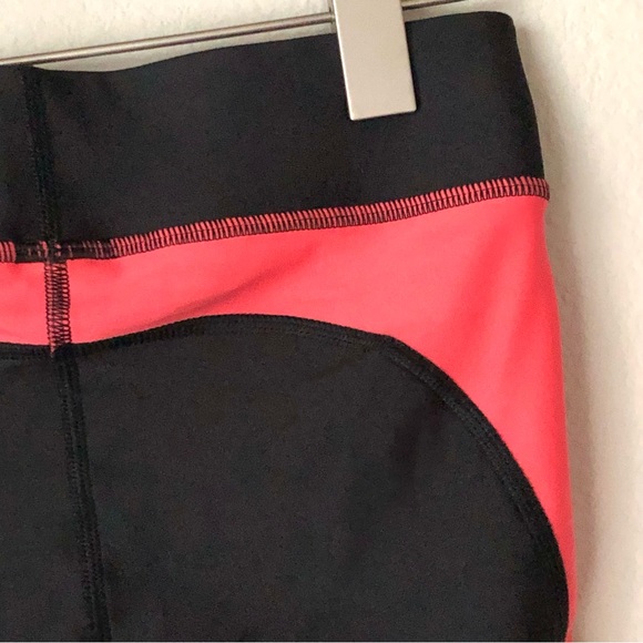 CLOSEOUT \Under Armour\• Compression Crop Leggings - Picture 14 of 16